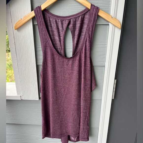 Lululemon hold & let flow tank women’s M - Picture 7 of 10
